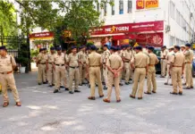 SIR विवाद पर कांग्रेस का हल्लाबोल, EC दफ्तरों के बाहर प्रदर्शन